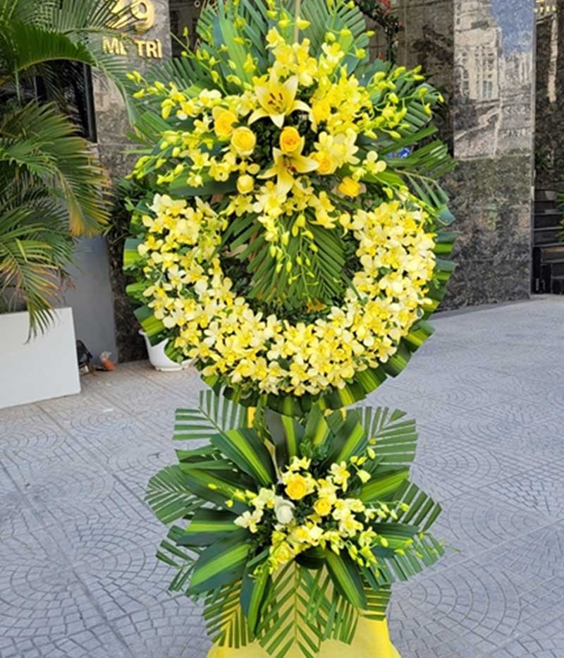Vòng hoa chia buồn tang lễ màu vàng